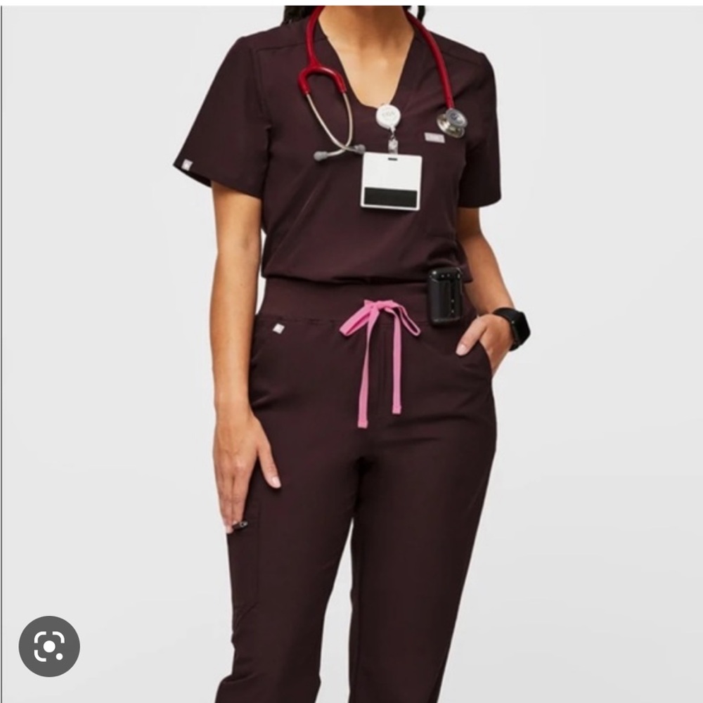 Figs FREEX scrub set - dark fig - xs/s - jogger pants and 1 pocket scrub